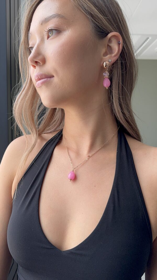 Parure collier et boucles d’oreilles en jade rose – Laiton trempé dans l’or 24 carats (2 fois) – Image 4