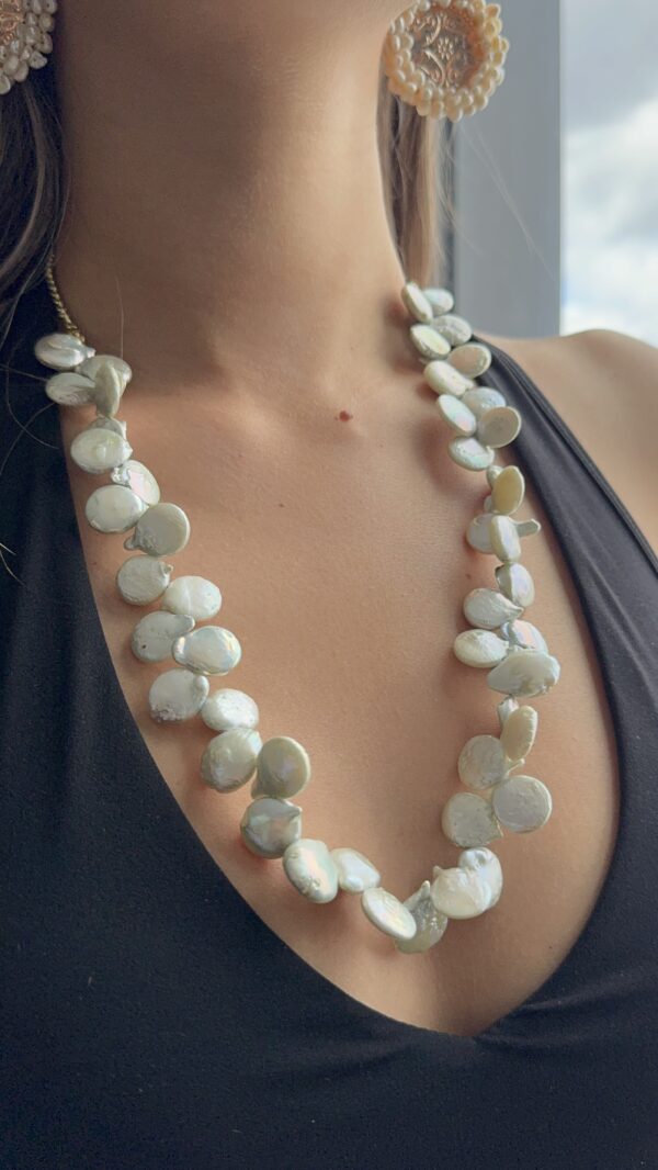COLLIER EN NACRE GRIS CLAIRE – Image 2