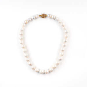 COLLIER EN NACRE NATURELLE COULEUR BLAN