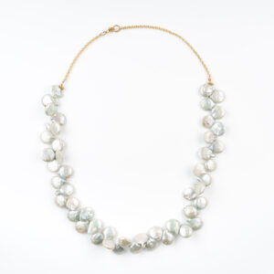 COLLIER EN NACRE GRIS CLAIRE