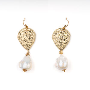 Boucles d’oreilles en nacre et cuivre doré à la main – Élégance naturelle et artisanale