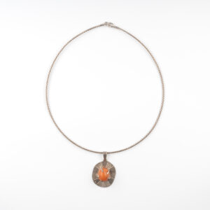 Pendentif original en corail orange – Pièce artisanale unique