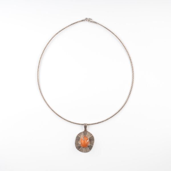 Pendentif original en corail orange – Pièce artisanale unique